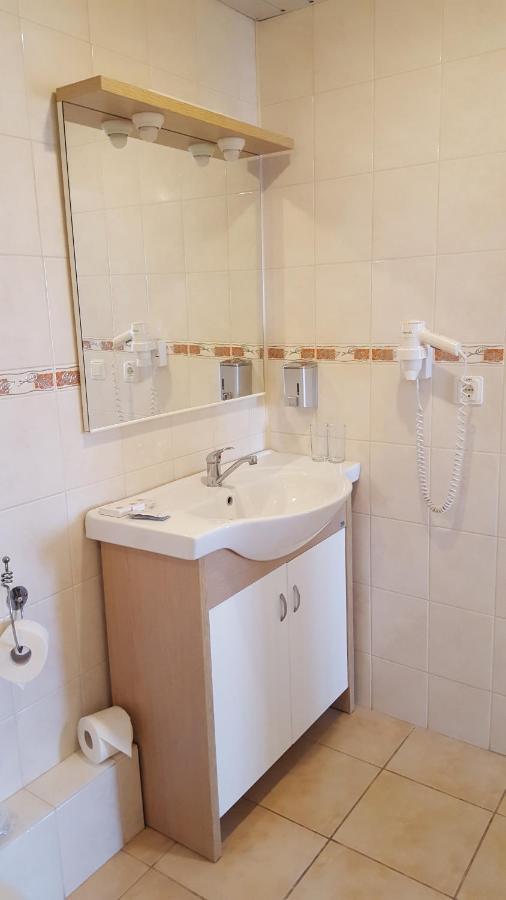 Latgale Hotel Rēzekne Kültér fotó